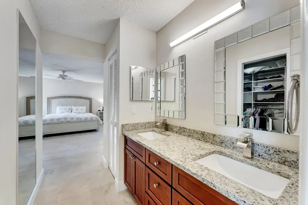 7379 London Lane Boca Raton FL 33433