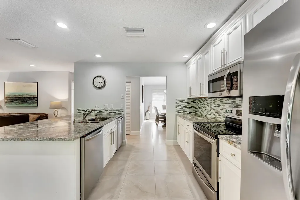 7379 London Lane Boca Raton FL 33433