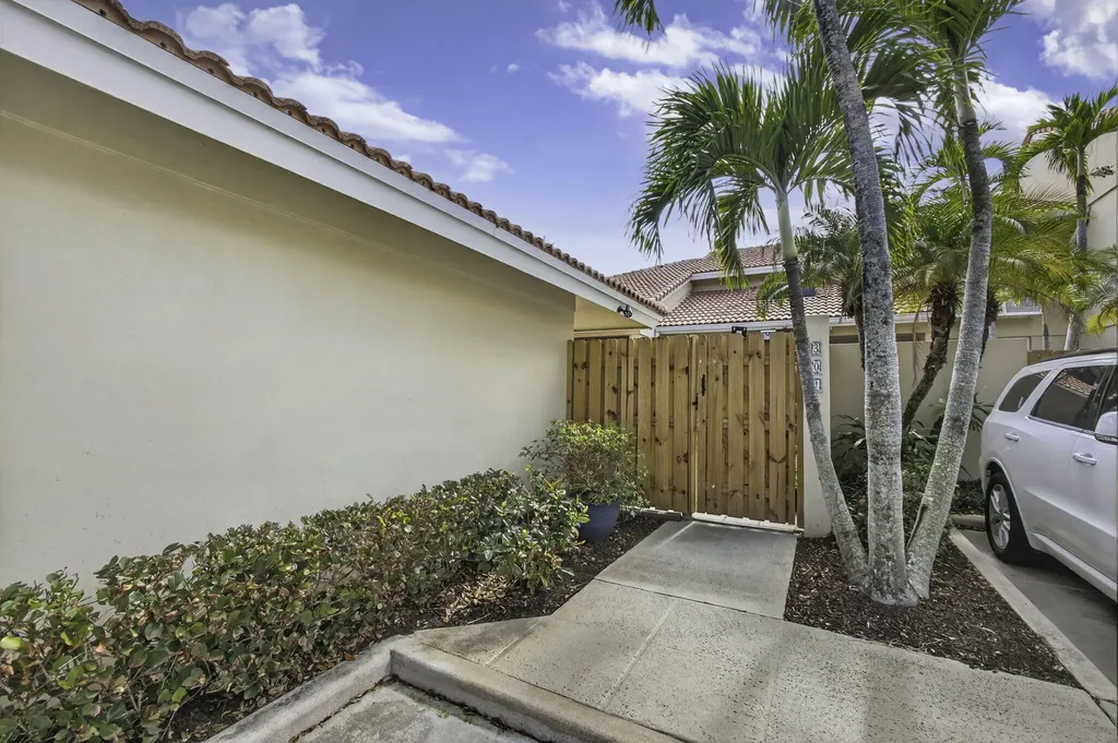 301 Old Meadow Way Palm Beach Gardens FL 33418