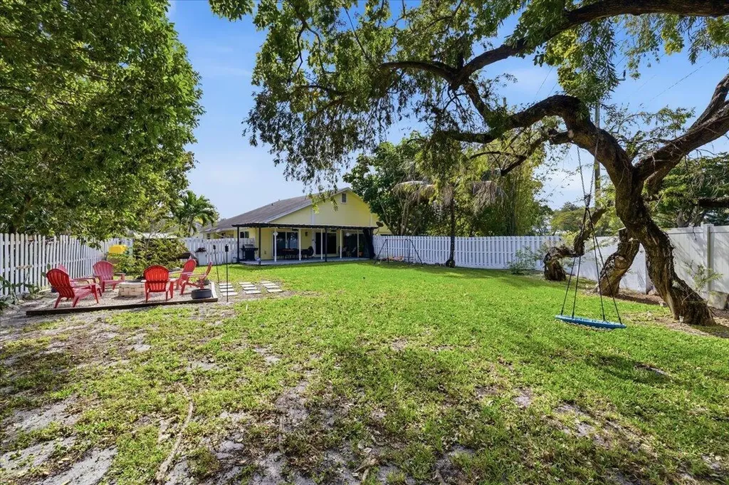 901 SW 111th Way Davie FL 33324