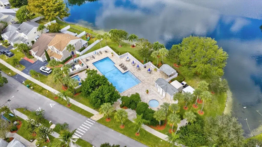 901 SW 111th Way Davie FL 33324
