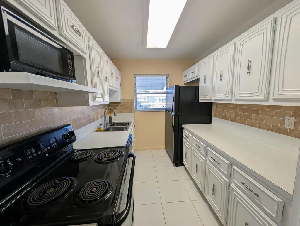 160 High Point Terrace E Delray Beach FL 33445