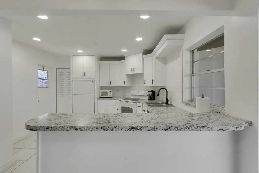 7 Greenway Village N Royal Palm Beach FL 33411