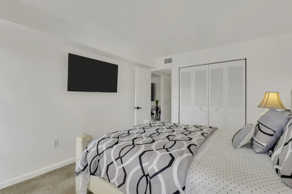 7 Greenway Village N Royal Palm Beach FL 33411