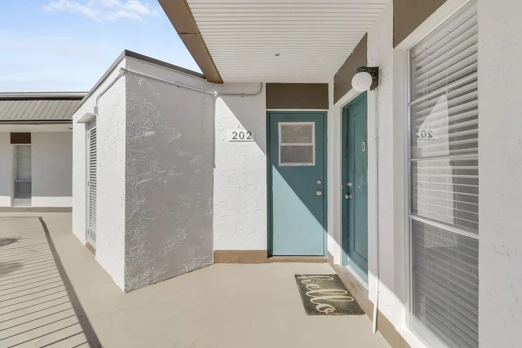 7 Greenway Village N Royal Palm Beach FL 33411