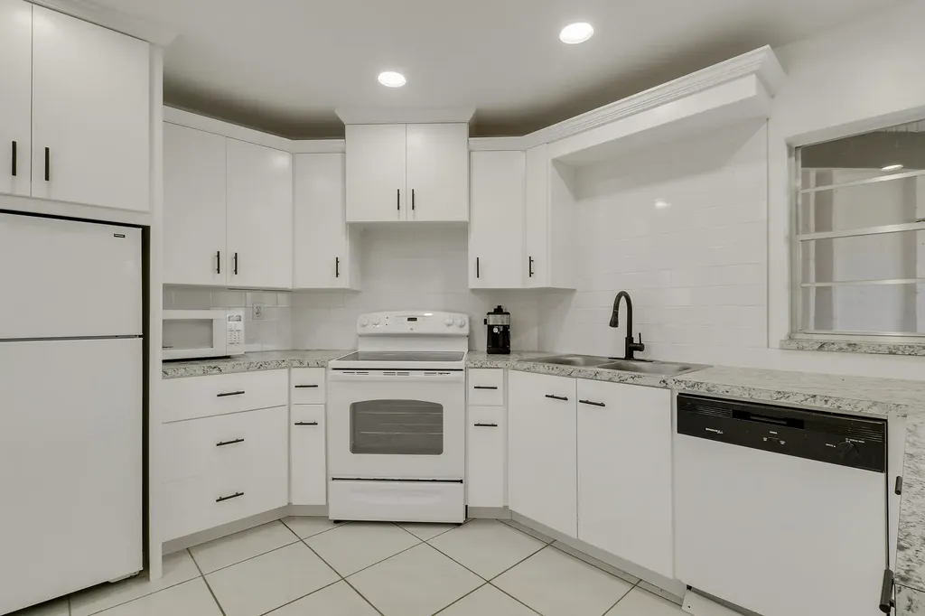 7 Greenway Village N Royal Palm Beach FL 33411