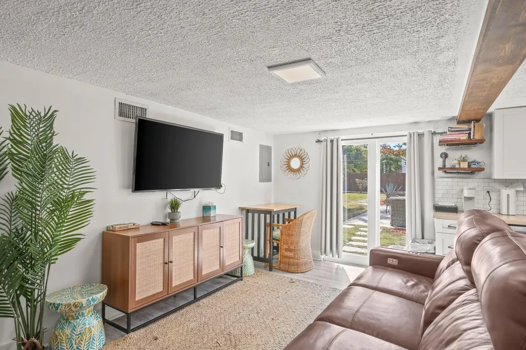 812 S N Street Lake Worth Beach FL 33460