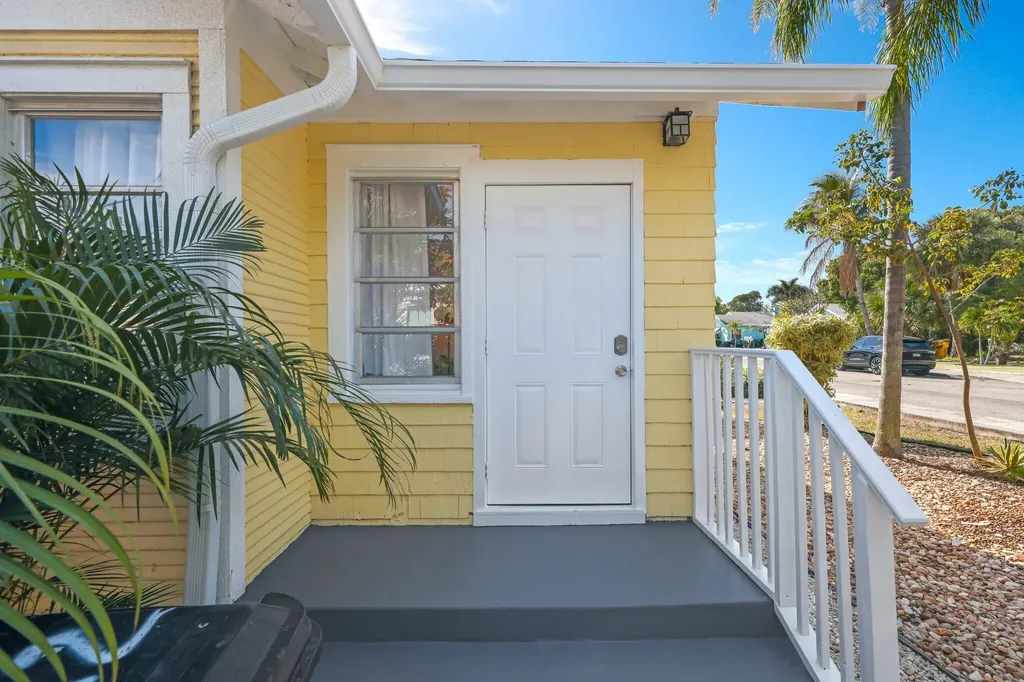 812 S N Street Lake Worth Beach FL 33460