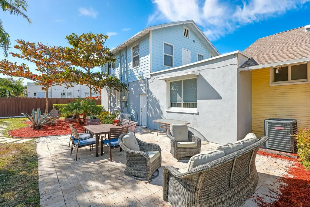 812 S N Street Lake Worth Beach FL 33460