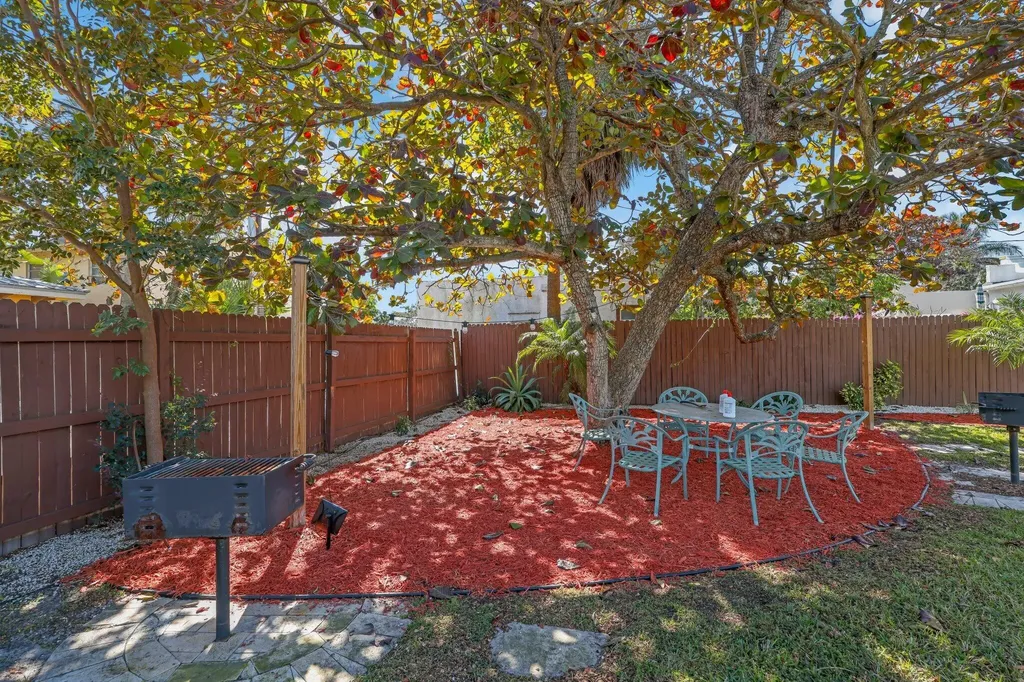 812 S N Street Lake Worth Beach FL 33460