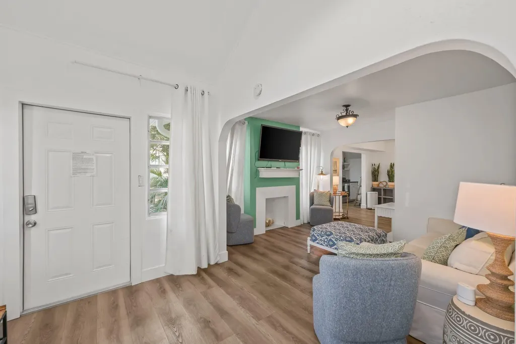 812 S N Street Lake Worth Beach FL 33460