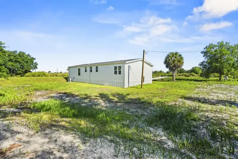 21712 NW 274th Street Okeechobee FL 34972