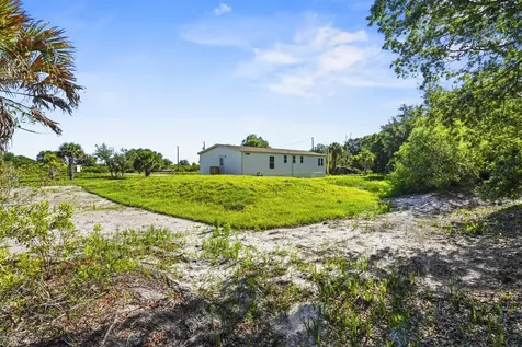 21712 NW 274th Street Okeechobee FL 34972