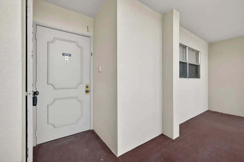 3590 Via Poinciana Lake Worth FL 33467