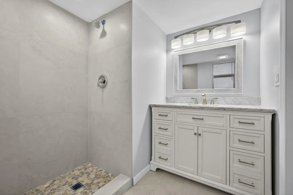 3590 Via Poinciana Lake Worth FL 33467