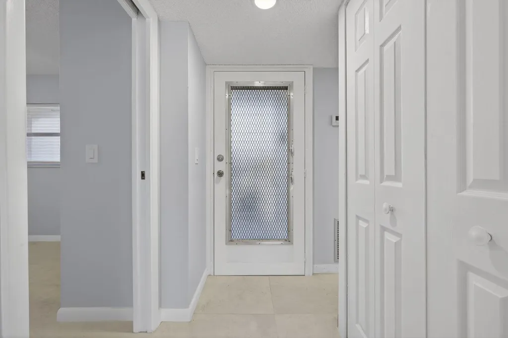 3590 Via Poinciana Lake Worth FL 33467