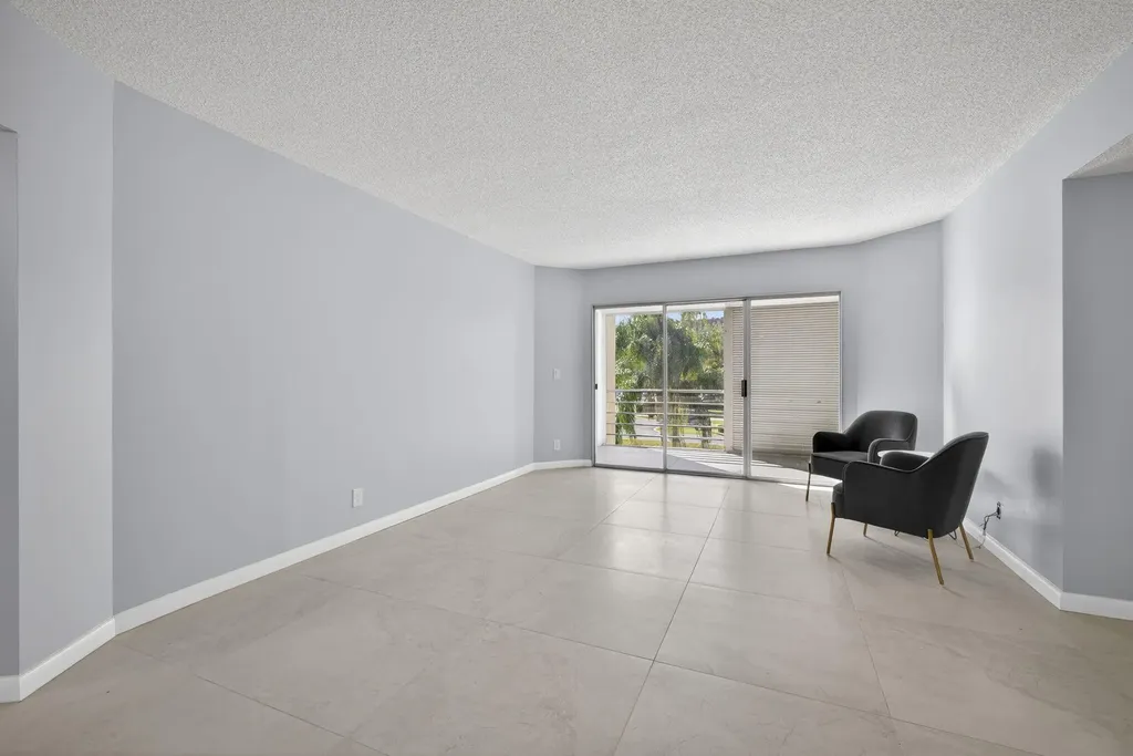 3590 Via Poinciana Lake Worth FL 33467