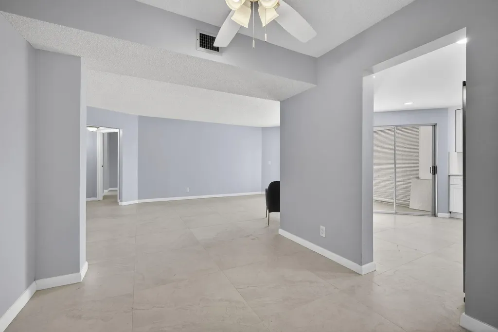 3590 Via Poinciana Lake Worth FL 33467