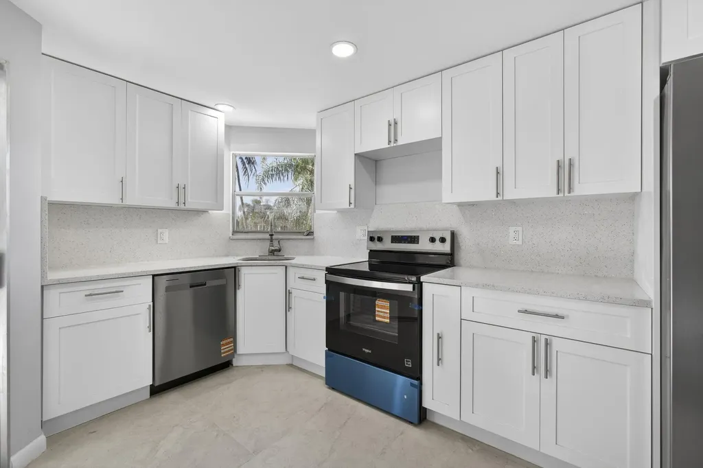 3590 Via Poinciana Lake Worth FL 33467