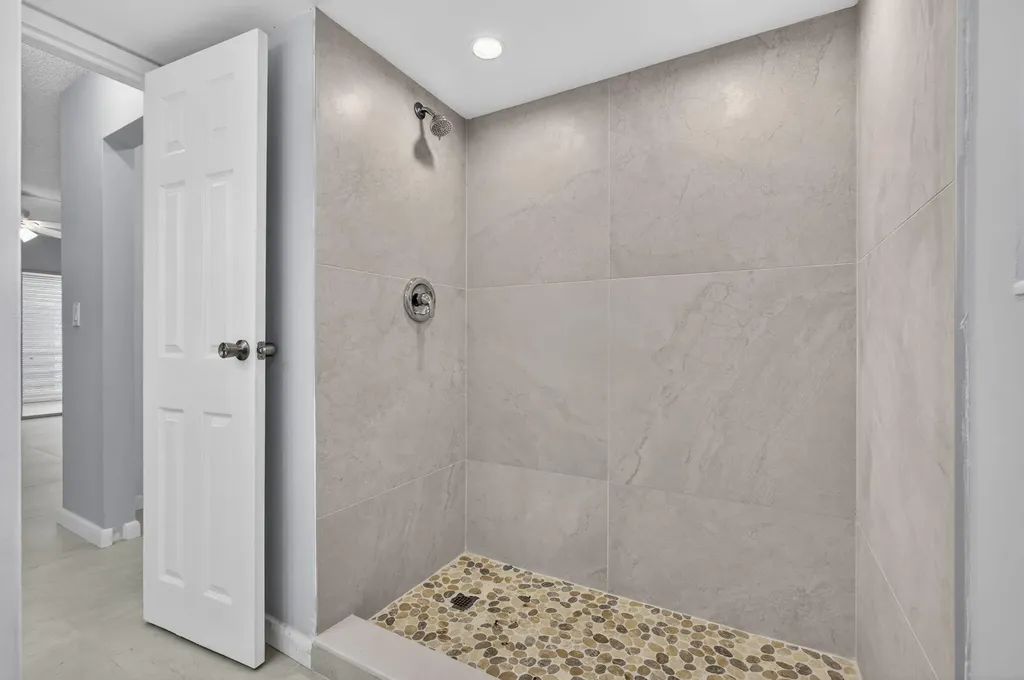3590 Via Poinciana Lake Worth FL 33467