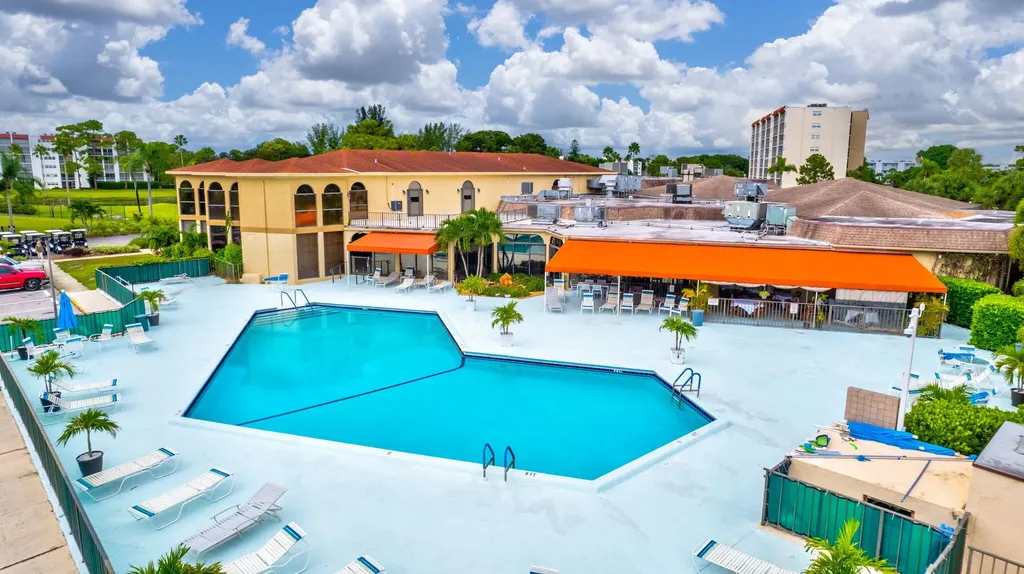3590 Via Poinciana Lake Worth FL 33467