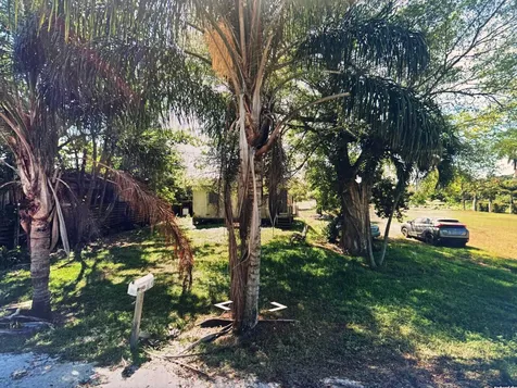 1624 NW Avenue L Belle Glade FL 33430