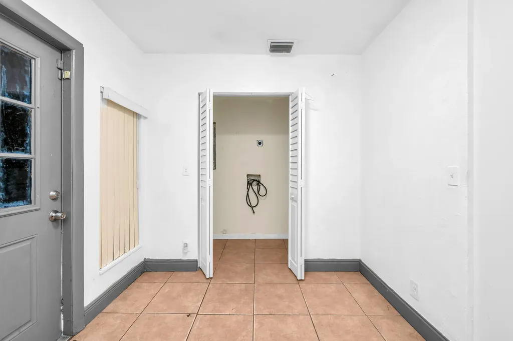 124 SW 10th Avenue Boynton Beach FL 33435
