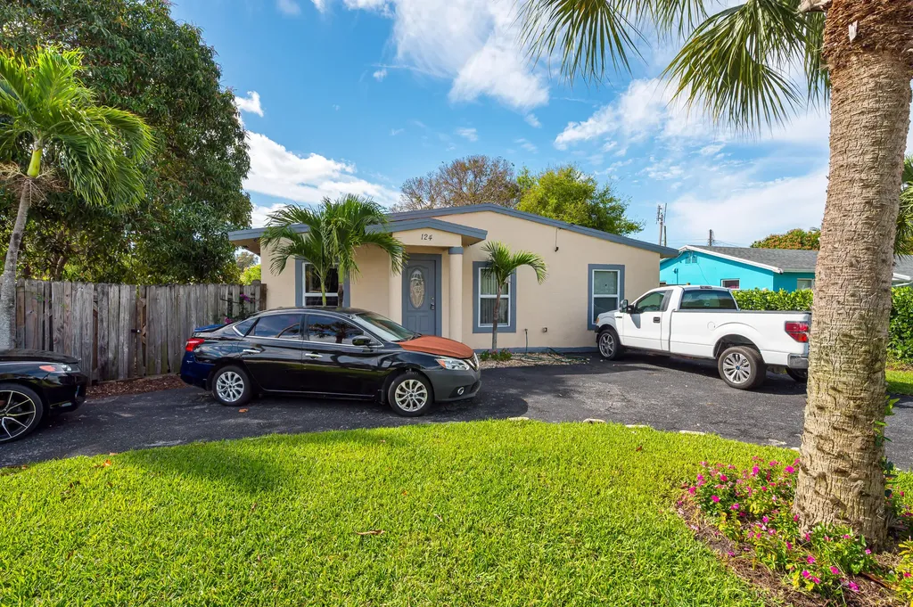 124 SW 10th Avenue Boynton Beach FL 33435