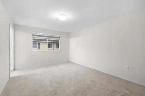 6052 SW 19th Street North Lauderdale FL 33068