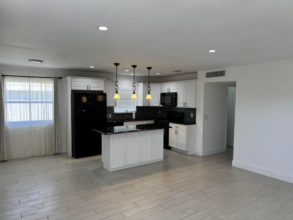 669 Monaco N Delray Beach FL 33446
