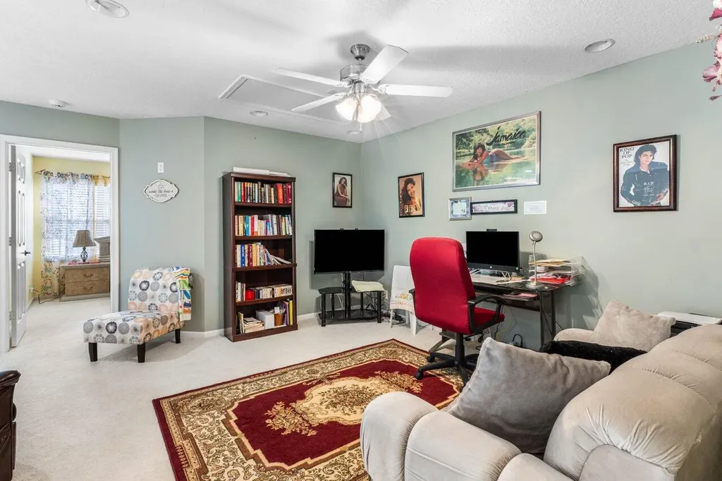 21196 Via Ventura Boca Raton FL 33433