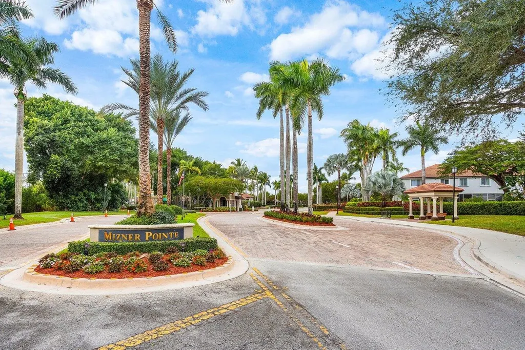21196 Via Ventura Boca Raton FL 33433