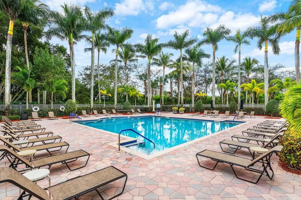 21196 Via Ventura Boca Raton FL 33433