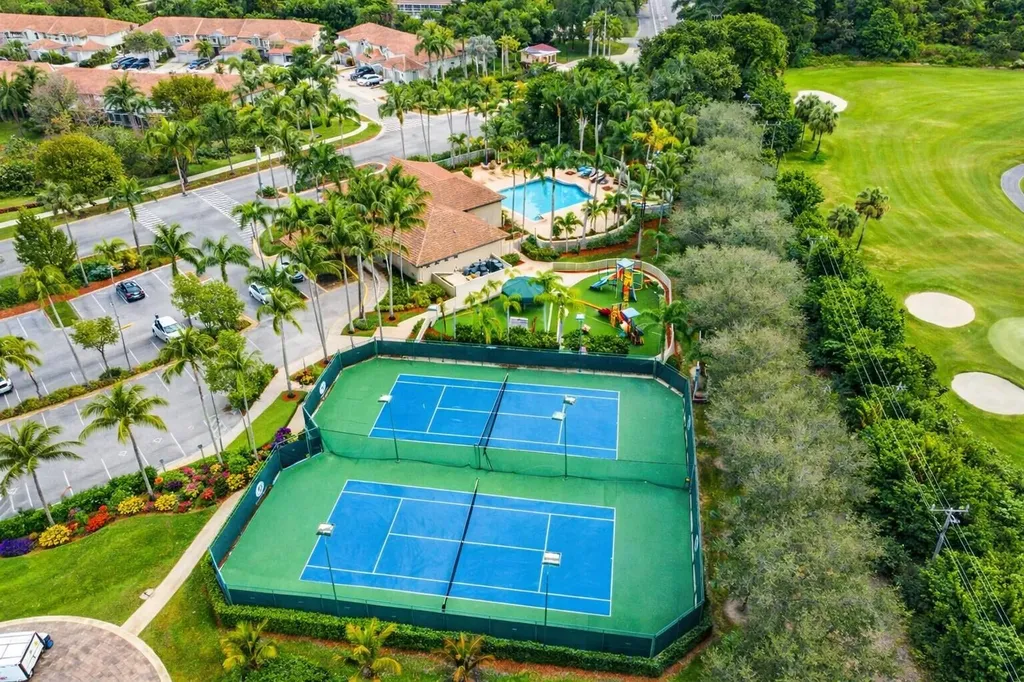 21196 Via Ventura Boca Raton FL 33433