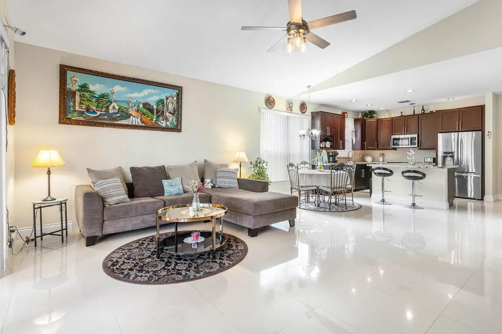 21196 Via Ventura Boca Raton FL 33433