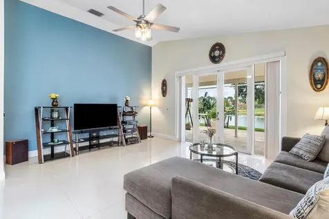 21196 Via Ventura Boca Raton FL 33433