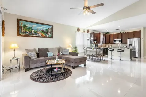 21196 Via Ventura Boca Raton FL 33433