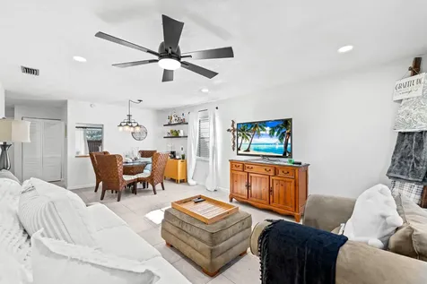 40 Seminole Court E Royal Palm Beach FL 33411