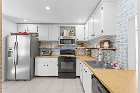 40 Seminole Court E Royal Palm Beach FL 33411