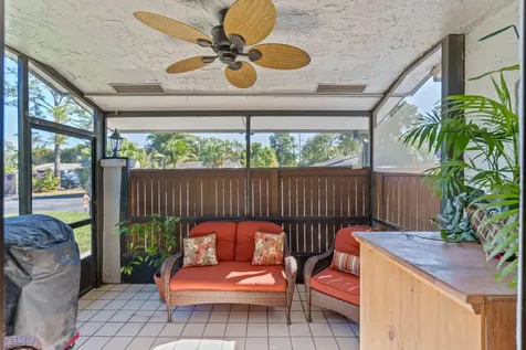 40 Seminole Court E Royal Palm Beach FL 33411