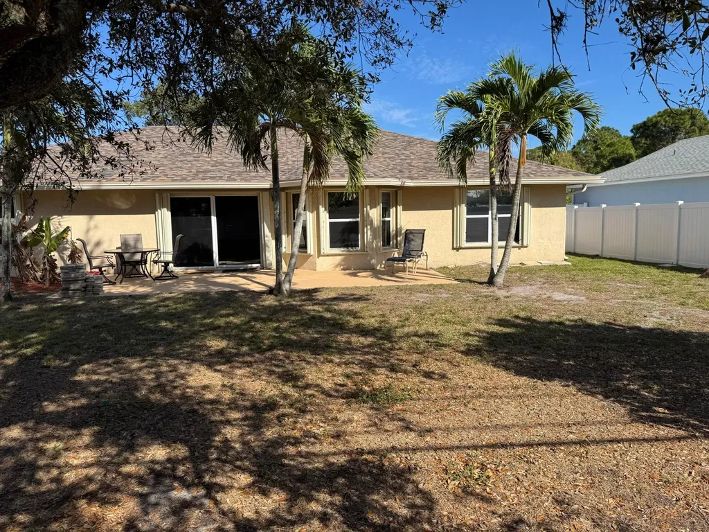 1538 SW Calmar Avenue Port St Lucie FL 34953