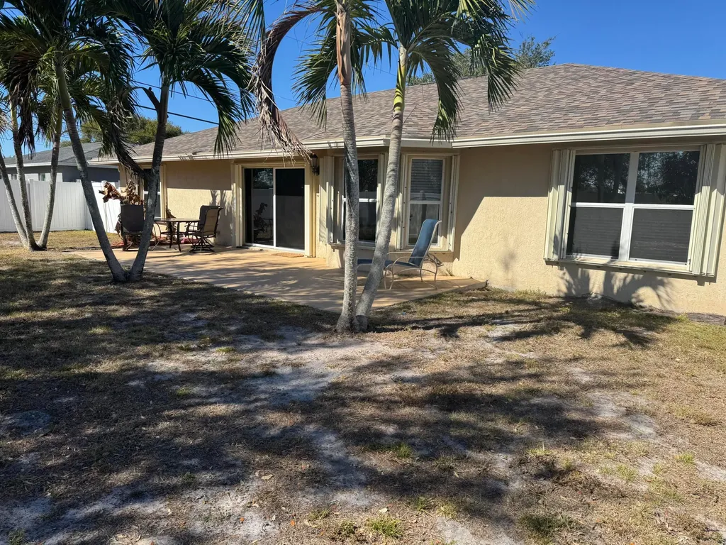 1538 SW Calmar Avenue Port St Lucie FL 34953
