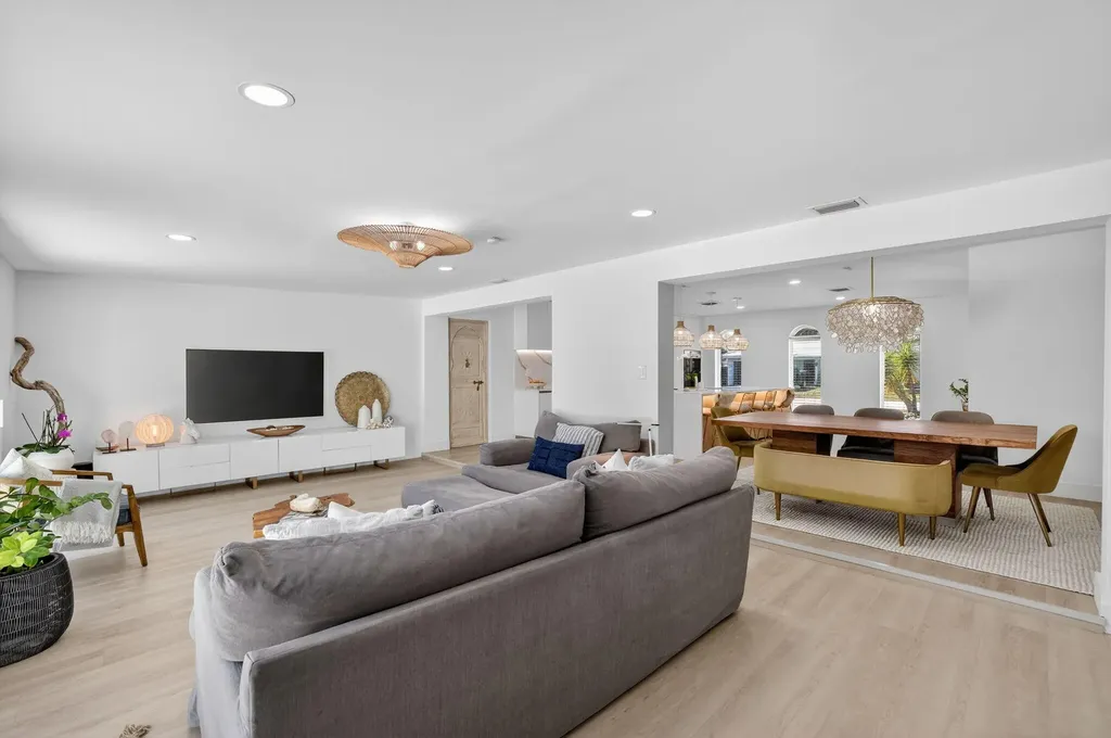 876 NW 6th Avenue Boca Raton FL 33432