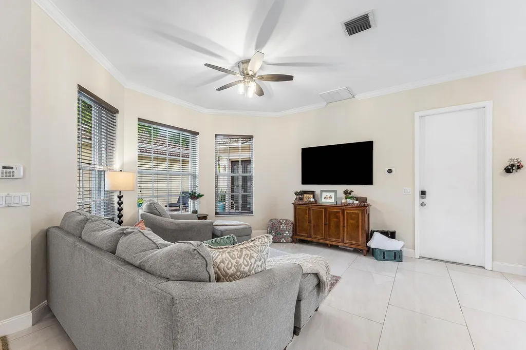 5827 Via De La Plata Circle Delray Beach FL 33484