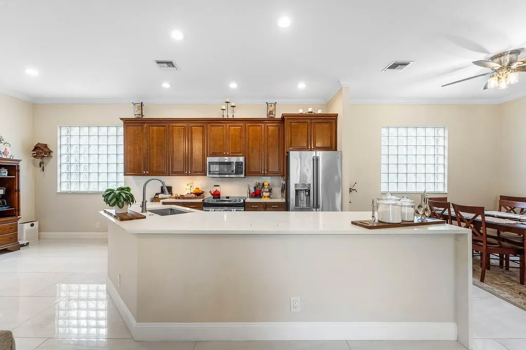 5827 Via De La Plata Circle Delray Beach FL 33484