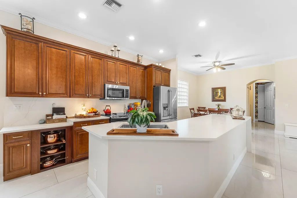 5827 Via De La Plata Circle Delray Beach FL 33484