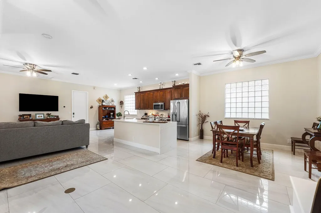 5827 Via De La Plata Circle Delray Beach FL 33484
