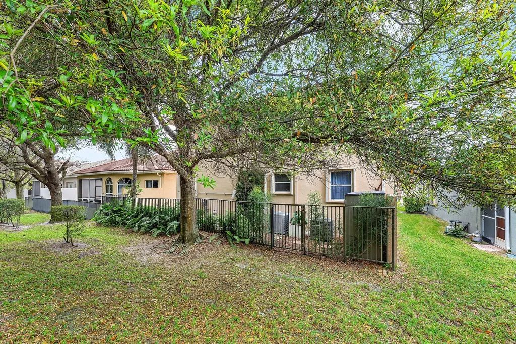 5827 Via De La Plata Circle Delray Beach FL 33484