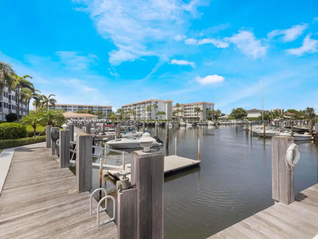 911 Gardenia Drive E Delray Beach FL 33483