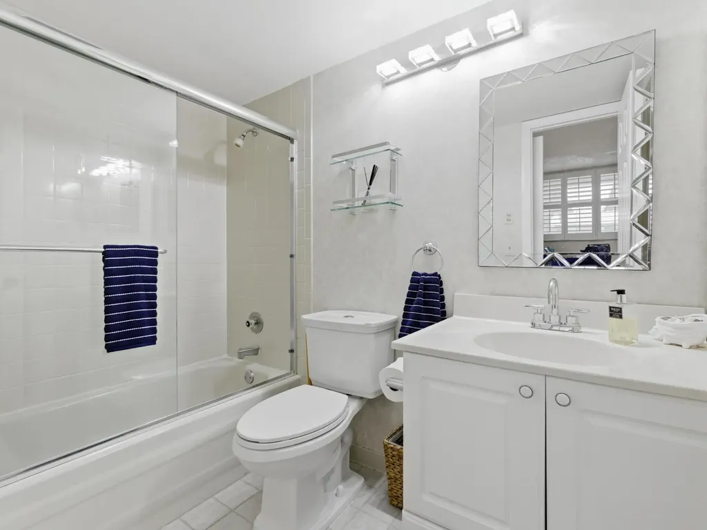 911 Gardenia Drive E Delray Beach FL 33483
